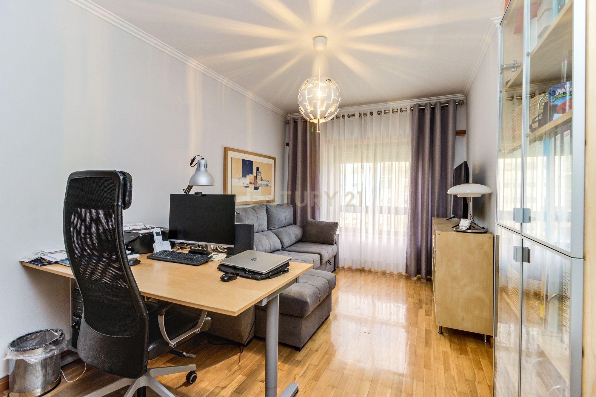 Excelente apartamento T3 em Massamá Norte (garagem BOX e arrecadação) - Image 22