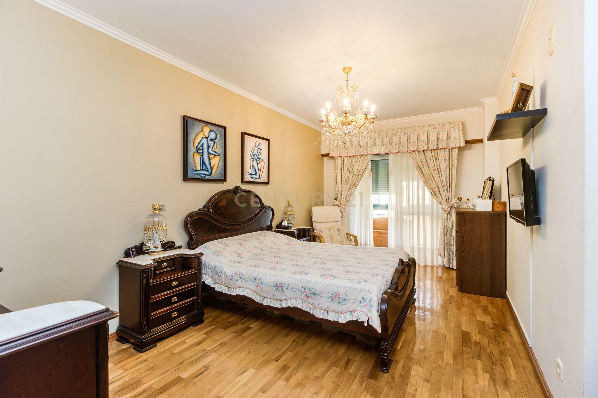 Excelente apartamento T3 em Massamá Norte (garagem BOX e arrecadação) - Image 24