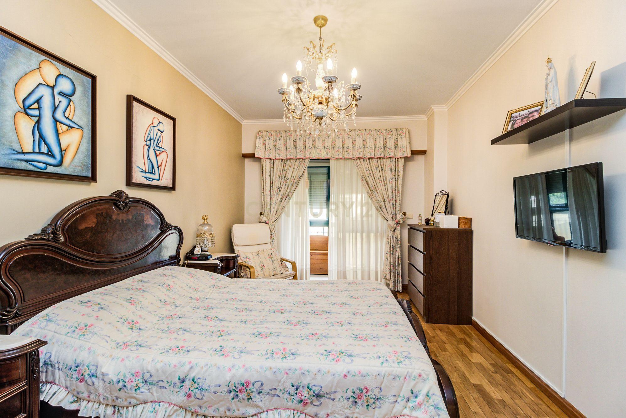 Excelente apartamento T3 em Massamá Norte (garagem BOX e arrecadação) - Image 25