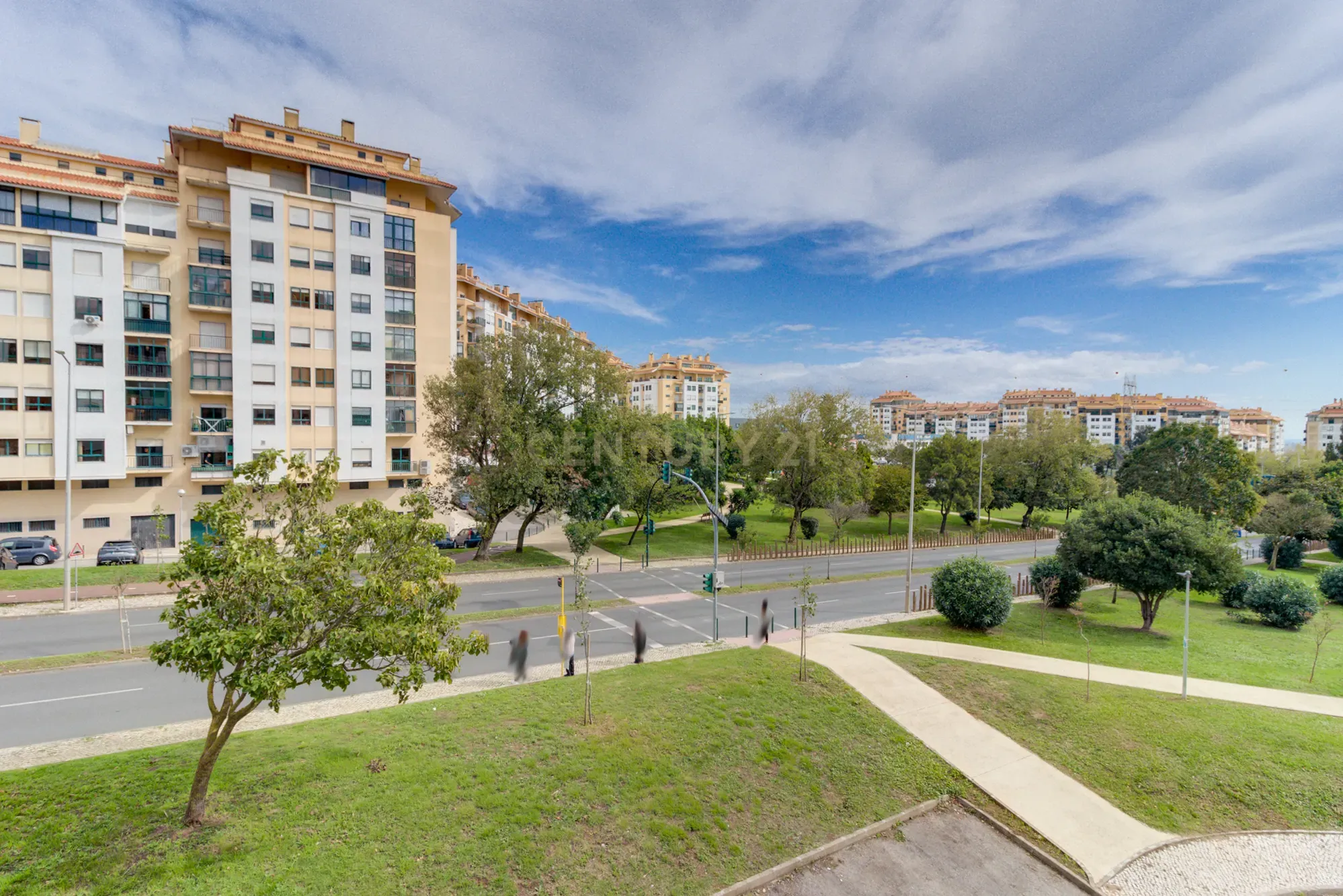 Excelente apartamento T3 em Massamá Norte (garagem BOX e arrecadação) - Image 36