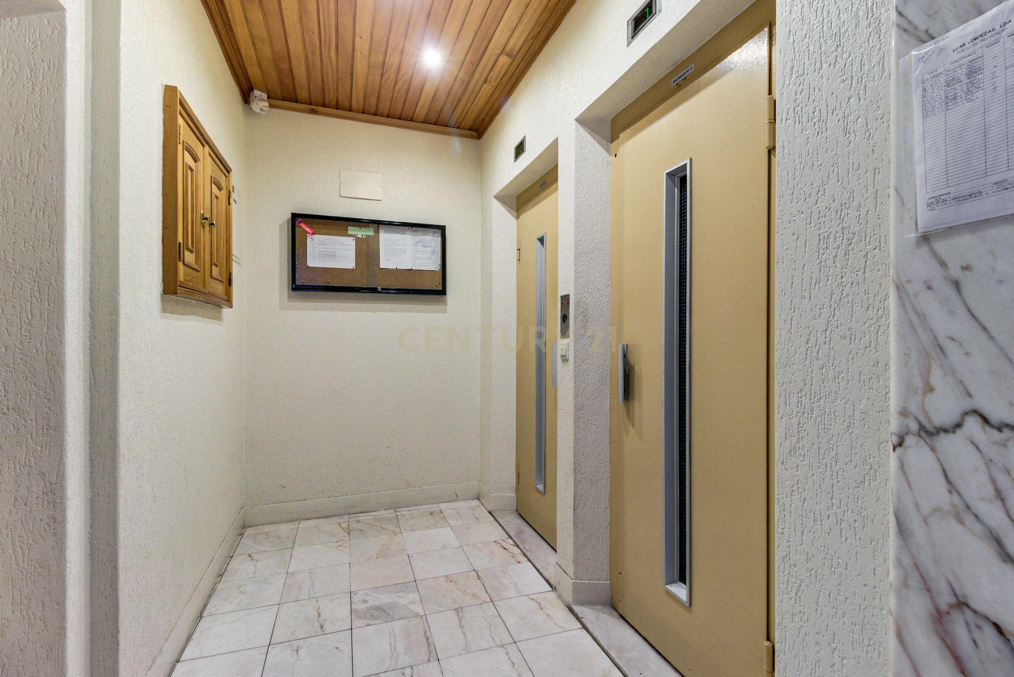 Excelente apartamento T3 em Massamá Norte (garagem BOX e arrecadação) - Image 34