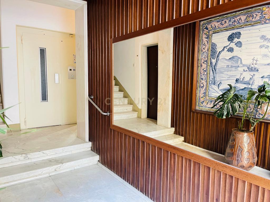 Apartamento Renovado com Vista Rio em Lisboa - Image 5