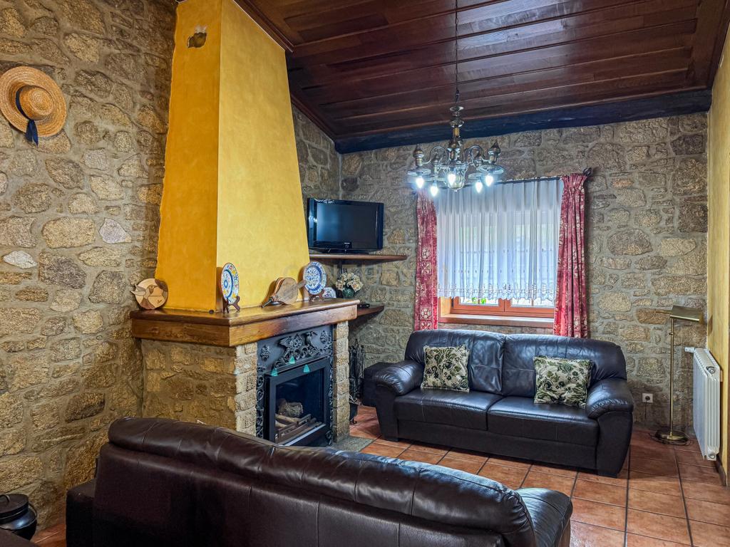 Moradia de Pedra em Rossas - Image 11