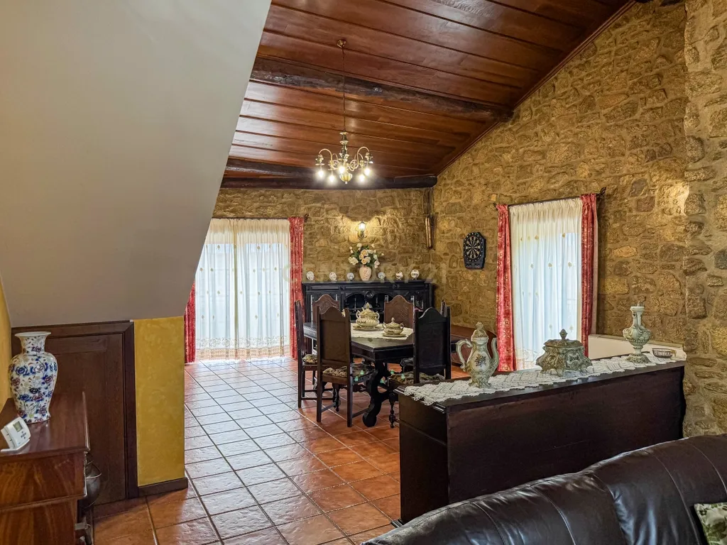Moradia de Pedra em Rossas - Image 12