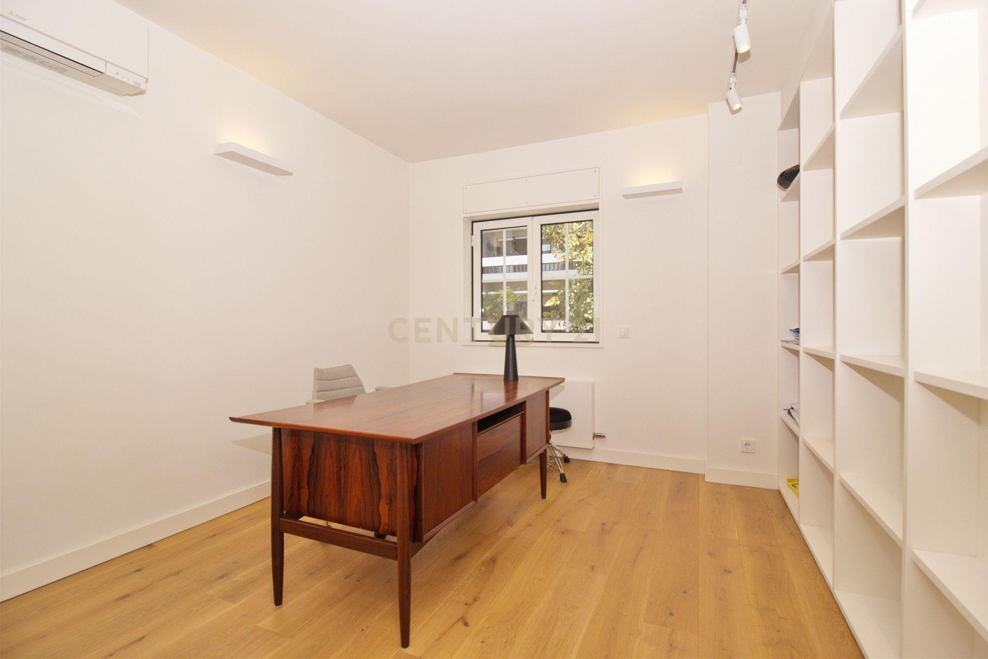 Apartamento T4+1 totalmente remodelado com Garagem no Príncipe Real - Image 4