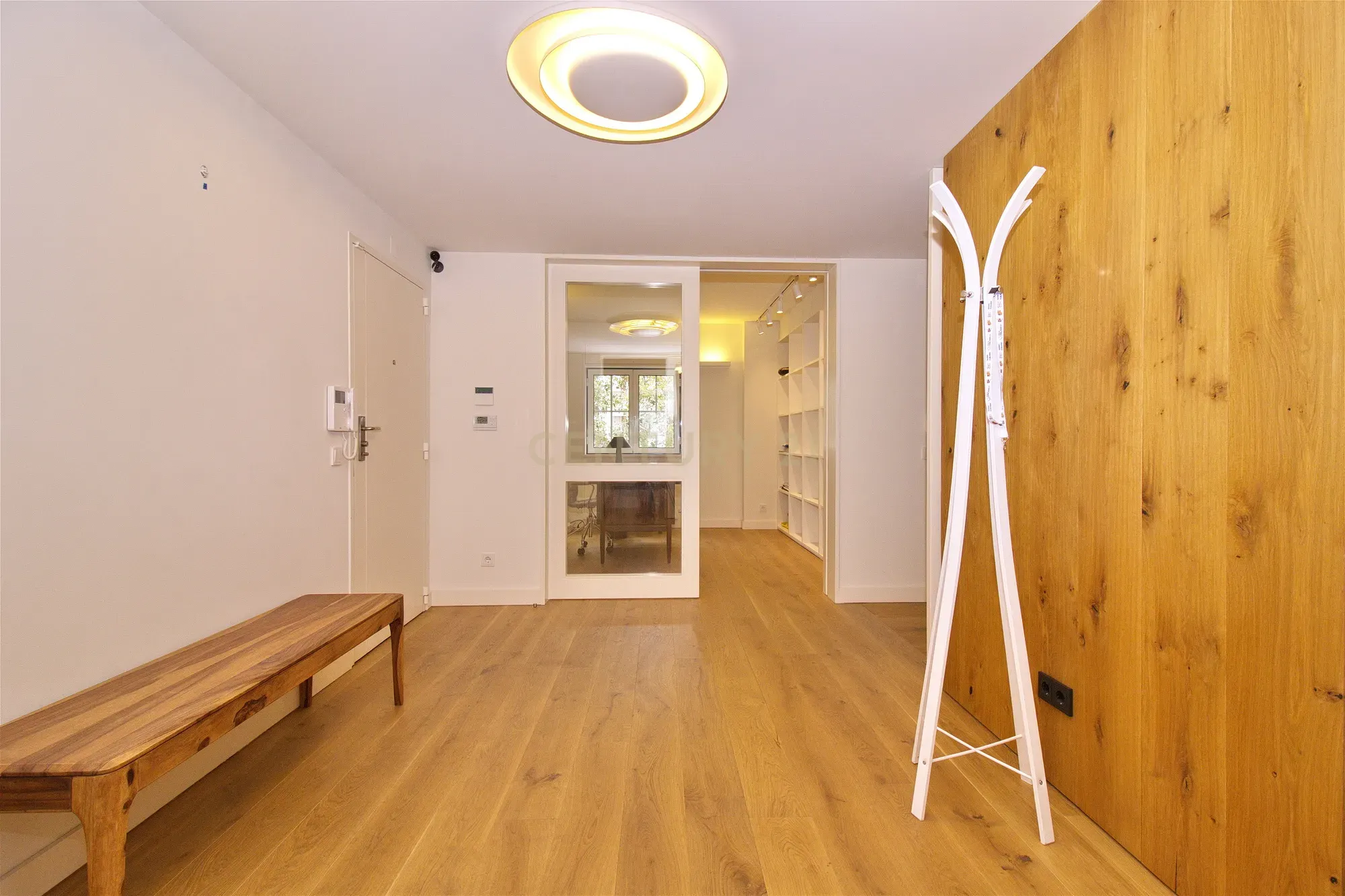 Apartamento T4+1 totalmente remodelado com Garagem no Príncipe Real - Image 2