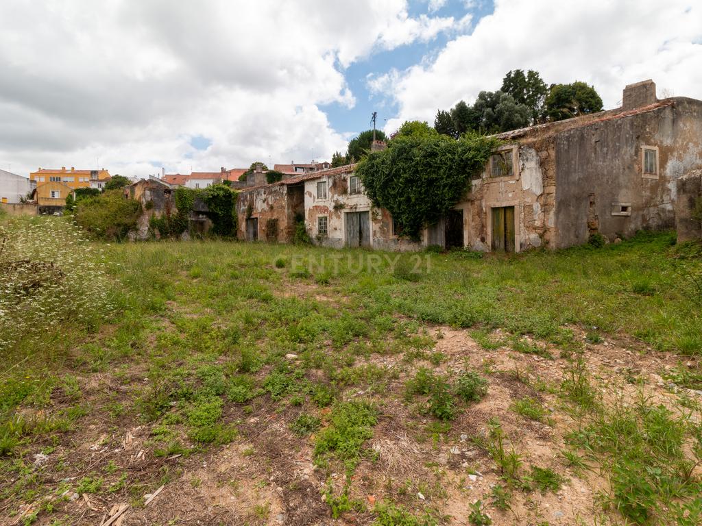 Oportunidade Única: Terreno Urbano em Alcobaça - Image 13