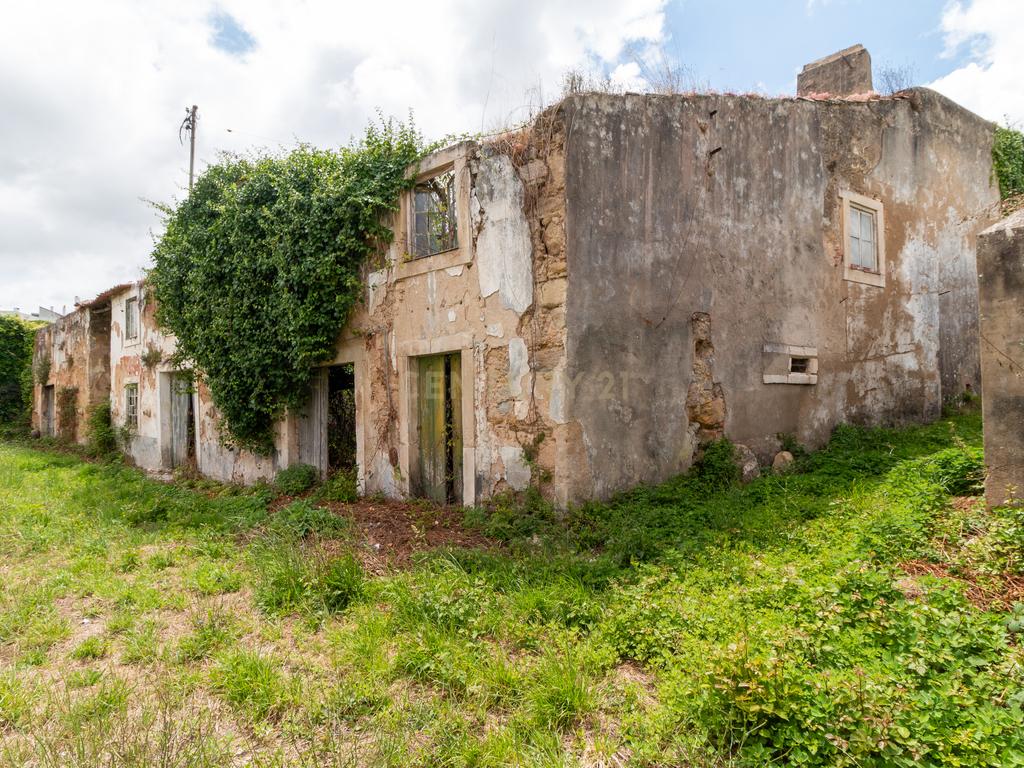 Oportunidade Única: Terreno Urbano em Alcobaça - Image 9