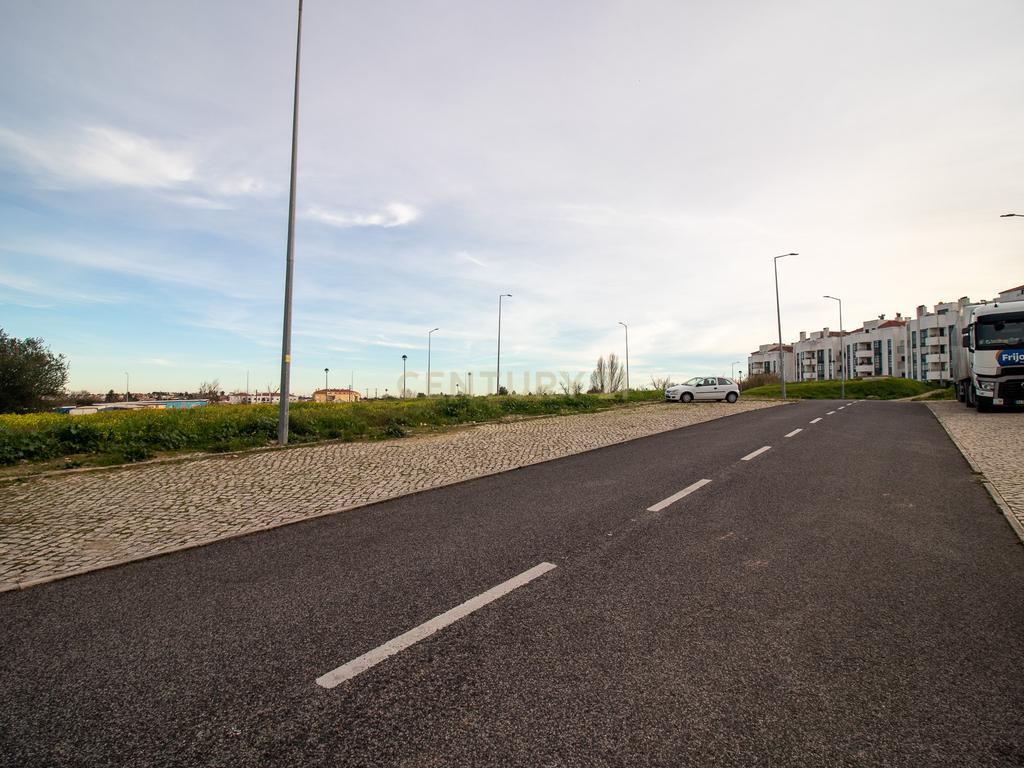 Lote Urbano localizado em Alenquer, com 385m2, para construção de prédio - Image 2
