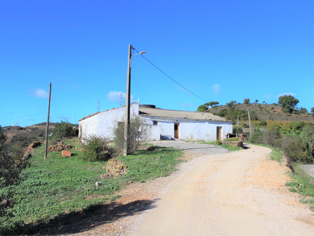 Moradia para restaurar em Alcaria de Cume ( Sta Catarina da Fonte do Bispo ) - Image 2