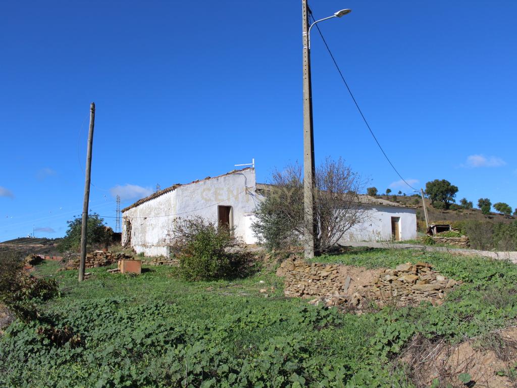 Moradia para restaurar em Alcaria de Cume ( Sta Catarina da Fonte do Bispo ) - Image 4