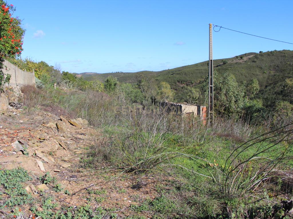 Moradia para restaurar em Alcaria de Cume ( Sta Catarina da Fonte do Bispo ) - Image 10