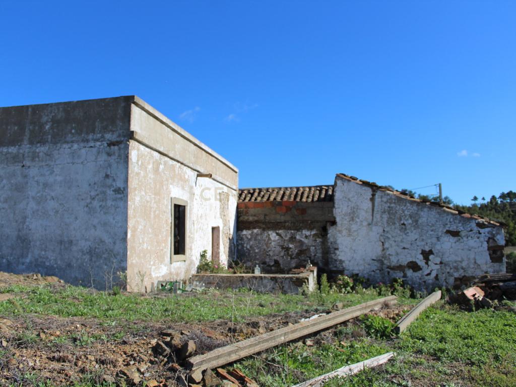 Moradia para restaurar em Alcaria de Cume ( Sta Catarina da Fonte do Bispo ) - Image 6