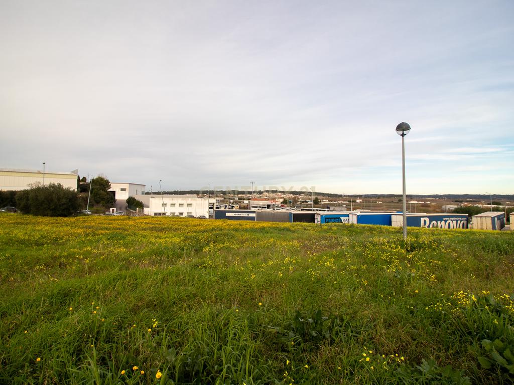 Lote Urbano localizado em Alenquer, com 385m2, para construção de prédio - Image 8