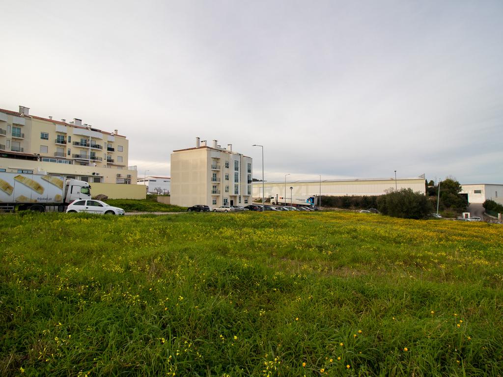 Lote Urbano localizado em Alenquer, com 385m2, para construção de prédio - Image 9