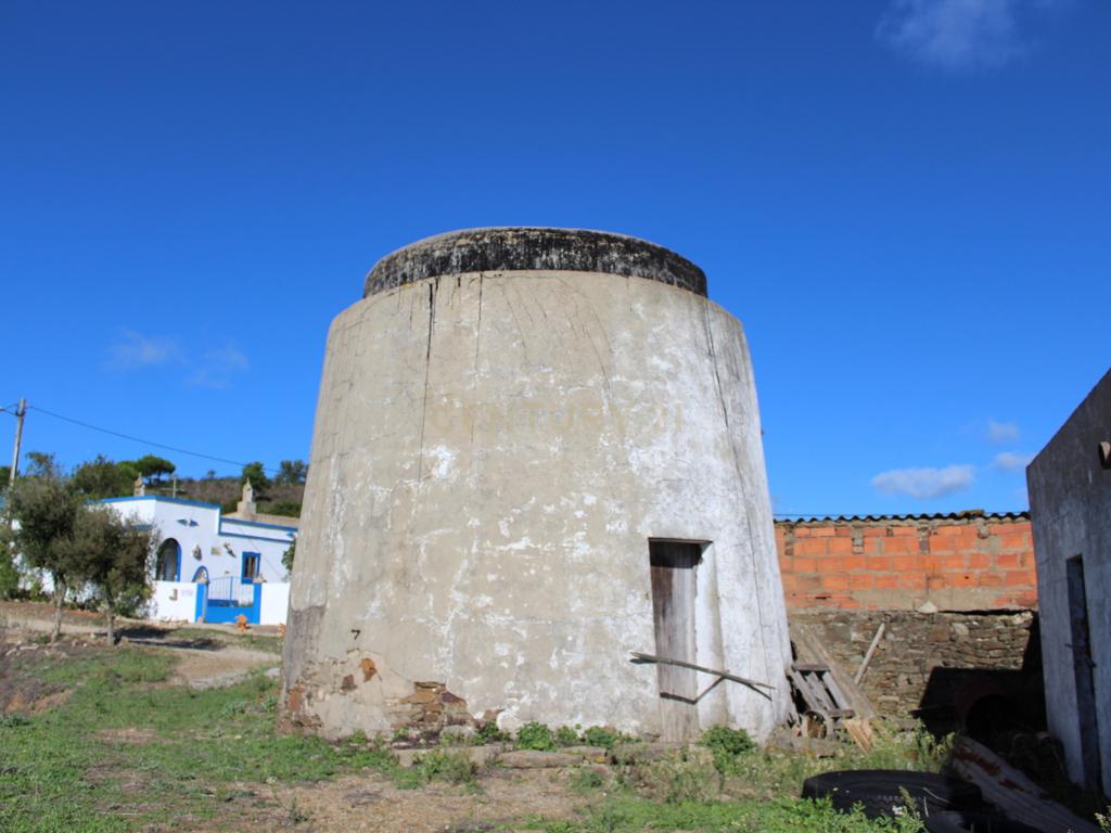 Moradia para restaurar em Alcaria de Cume ( Sta Catarina da Fonte do Bispo ) - Image 8