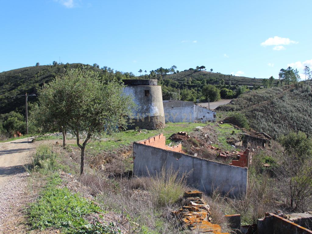 Moradia para restaurar em Alcaria de Cume ( Sta Catarina da Fonte do Bispo ) - Image 9