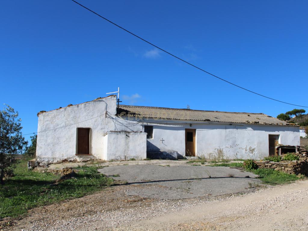 Moradia para restaurar em Alcaria de Cume ( Sta Catarina da Fonte do Bispo ) - Image 1