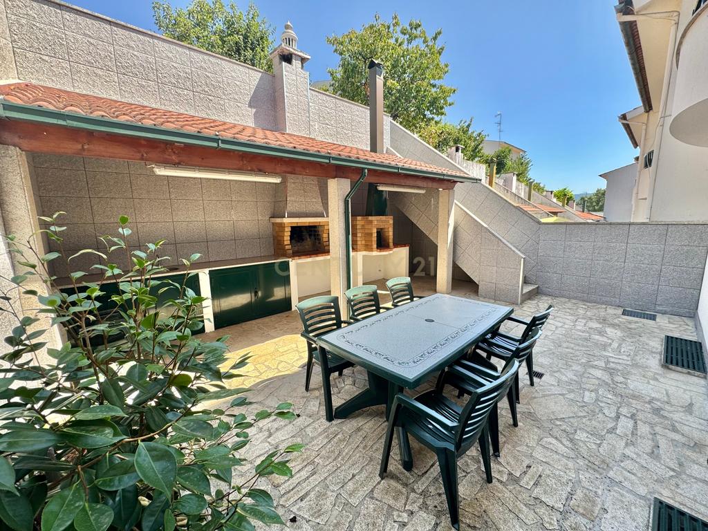 Moradia T4, Chaves - Image 3