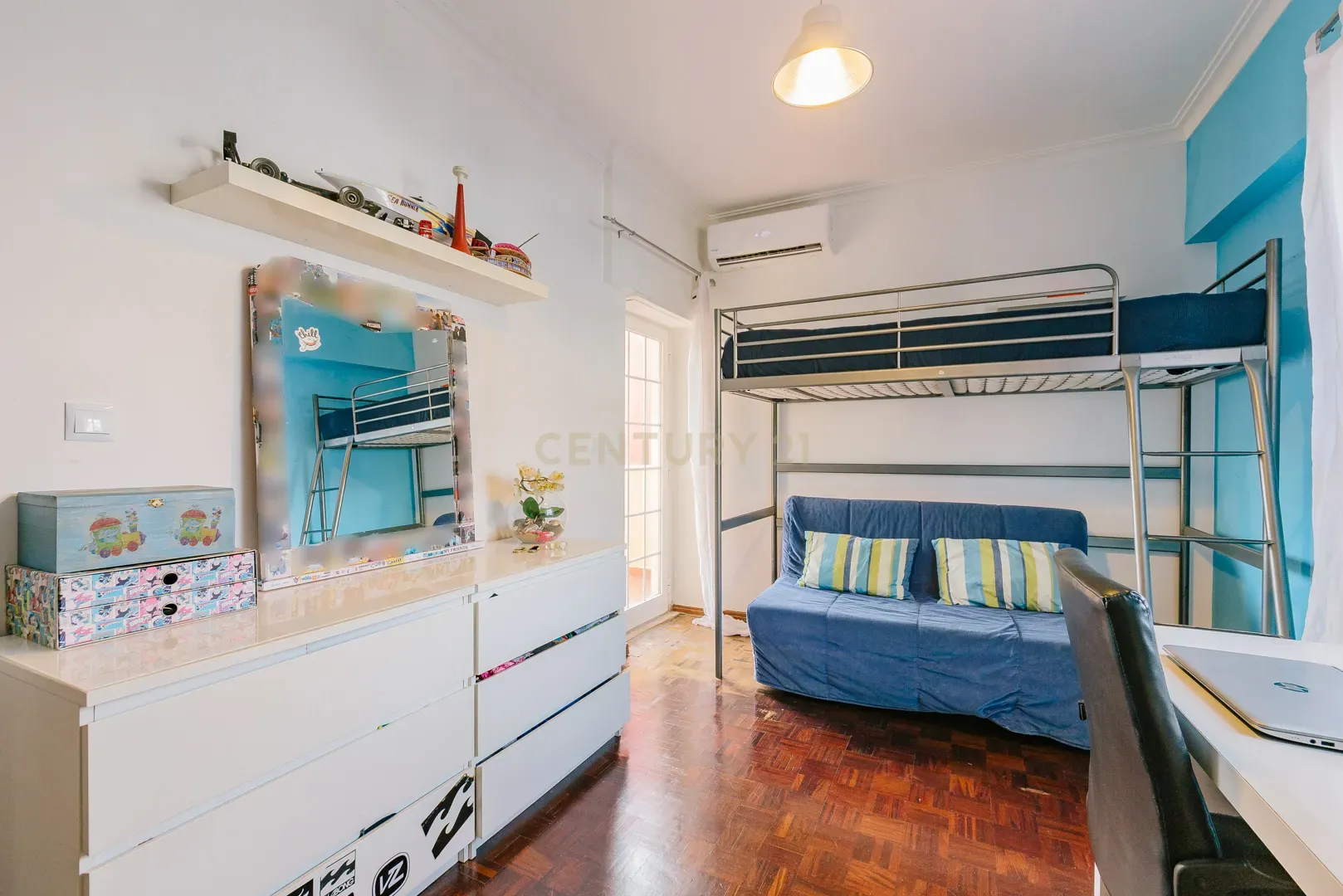 Moradia T5 na Parede: Espaço, Conforto e Localização Excecional - Image 24