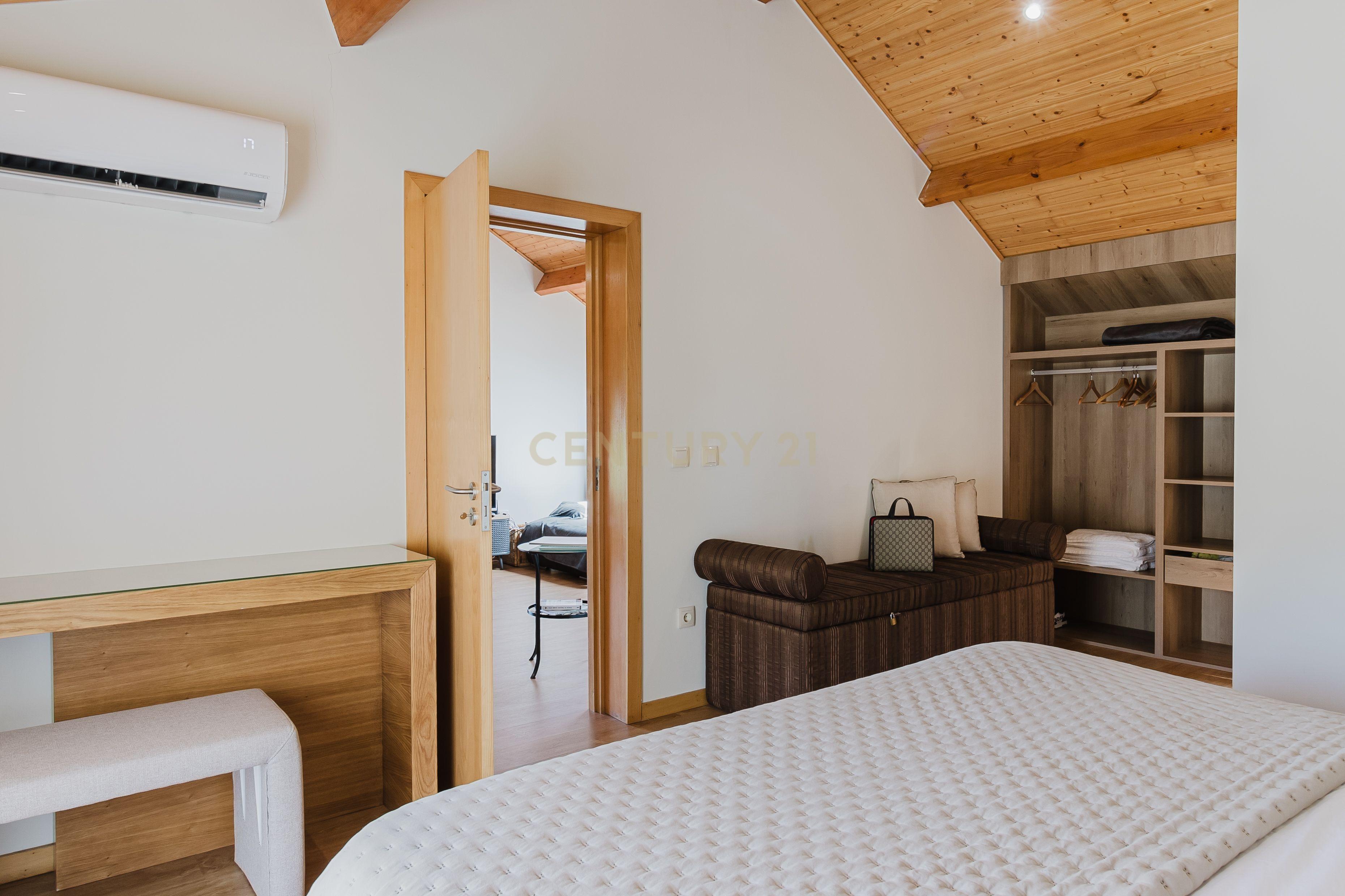 Casa Exuberante T4 com Piscina e Jacuzzi junto ao Rio na zona do Gerês - Image 11