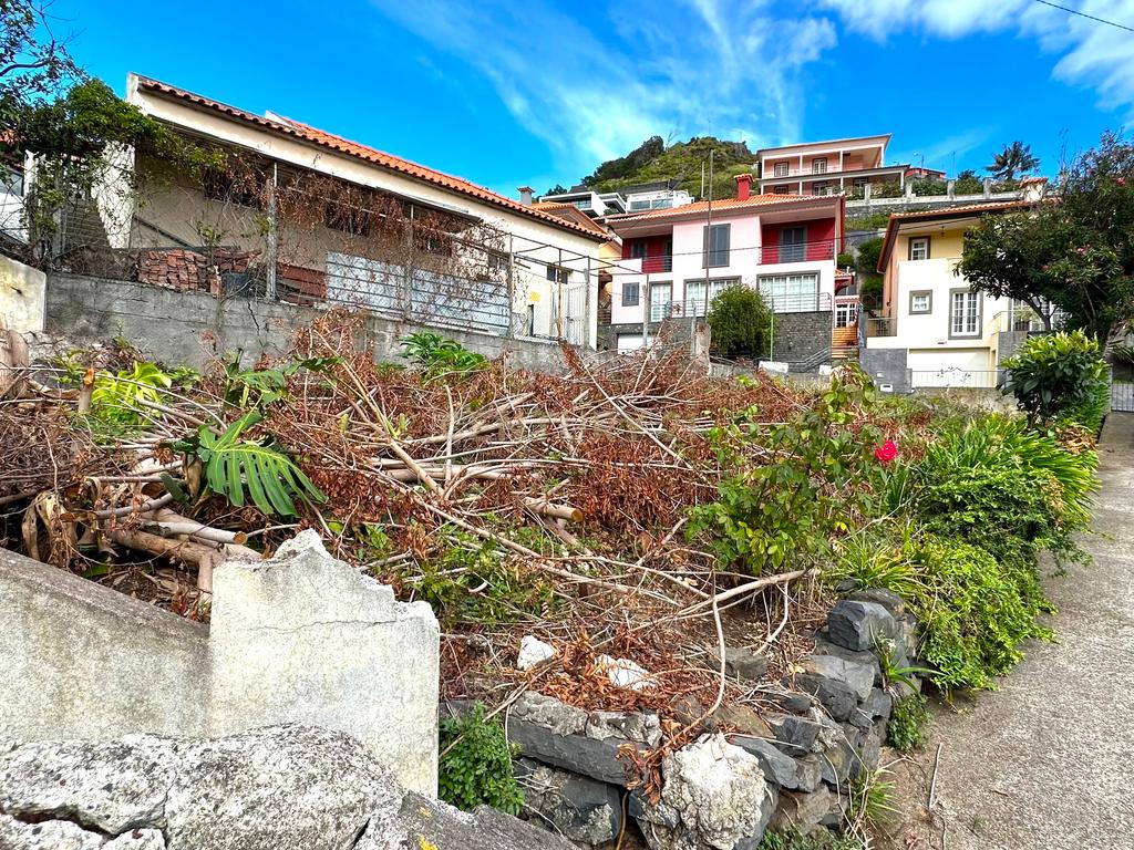 Terreno com moradia para recuperar no Poço Gil - Machico - Image 15
