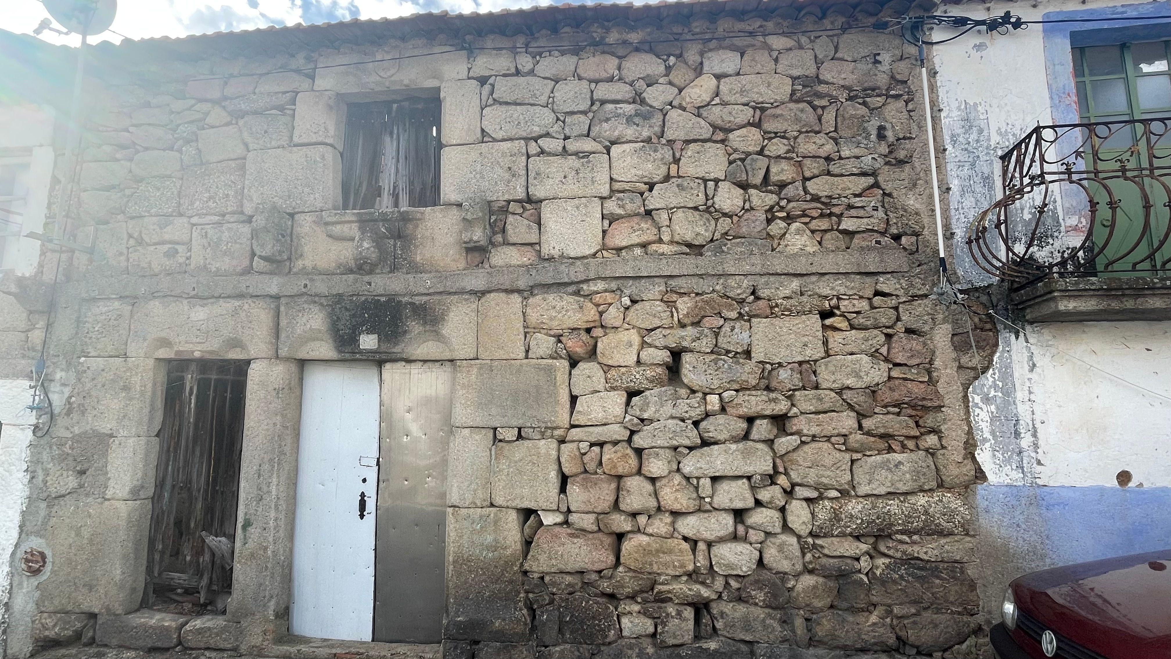 Moradias para reconstrução | Escalos de Baixo, Castelo Branco - Image 2