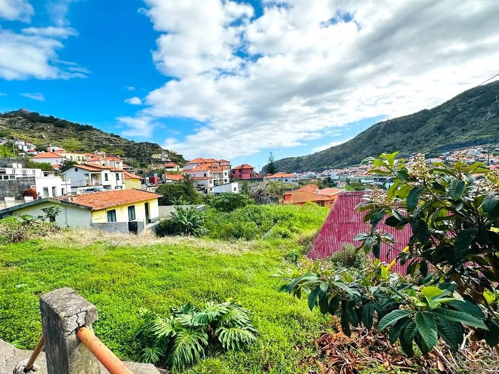 Terreno com moradia para recuperar no Poço Gil - Machico - Image 11