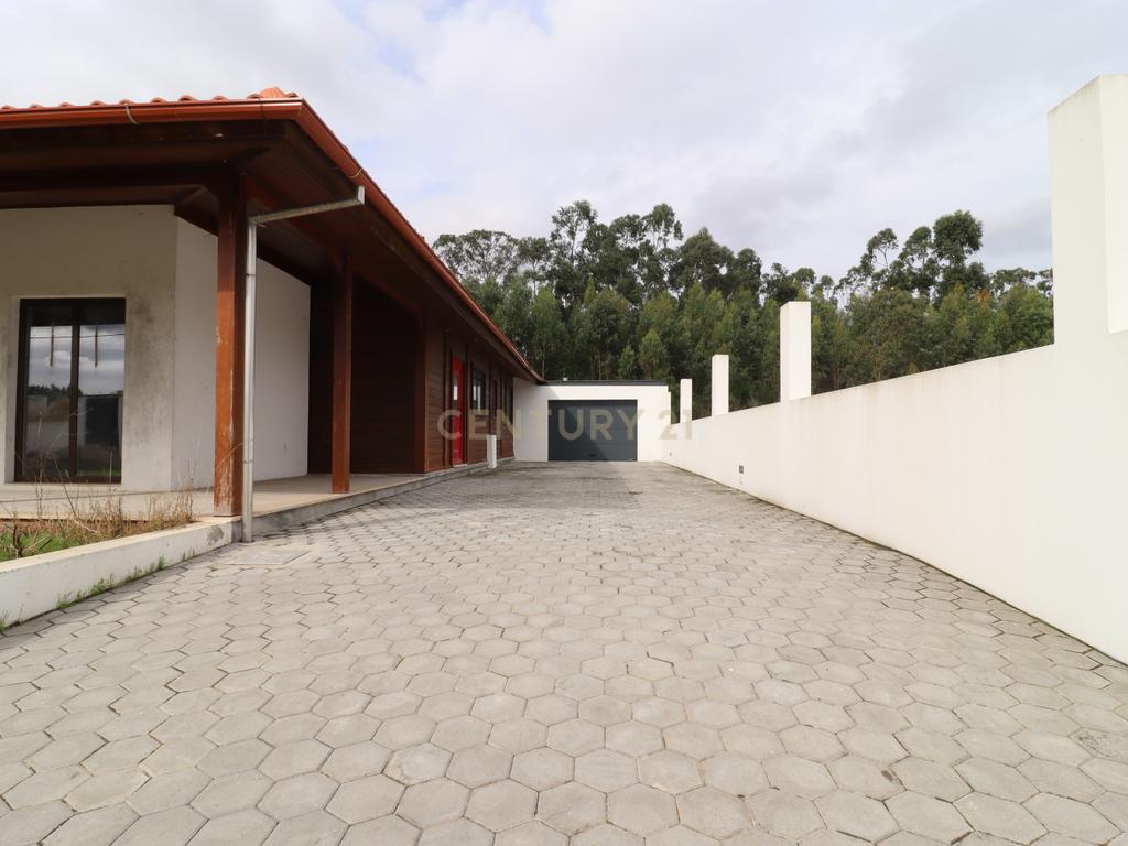Moradia T4 + 1 térrea e isolada em Quintãs, Concelho de Aveiro - Image 33