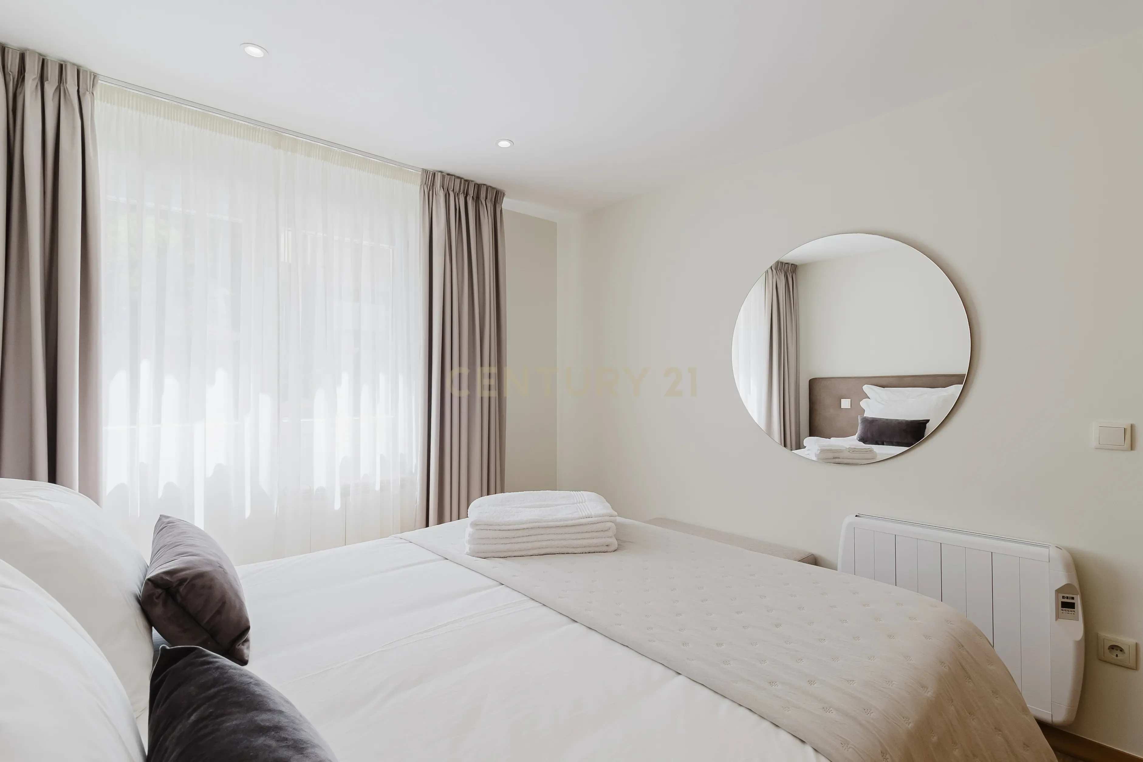 Casa Exuberante T4 com Piscina e Jacuzzi junto ao Rio na zona do Gerês - Image 13