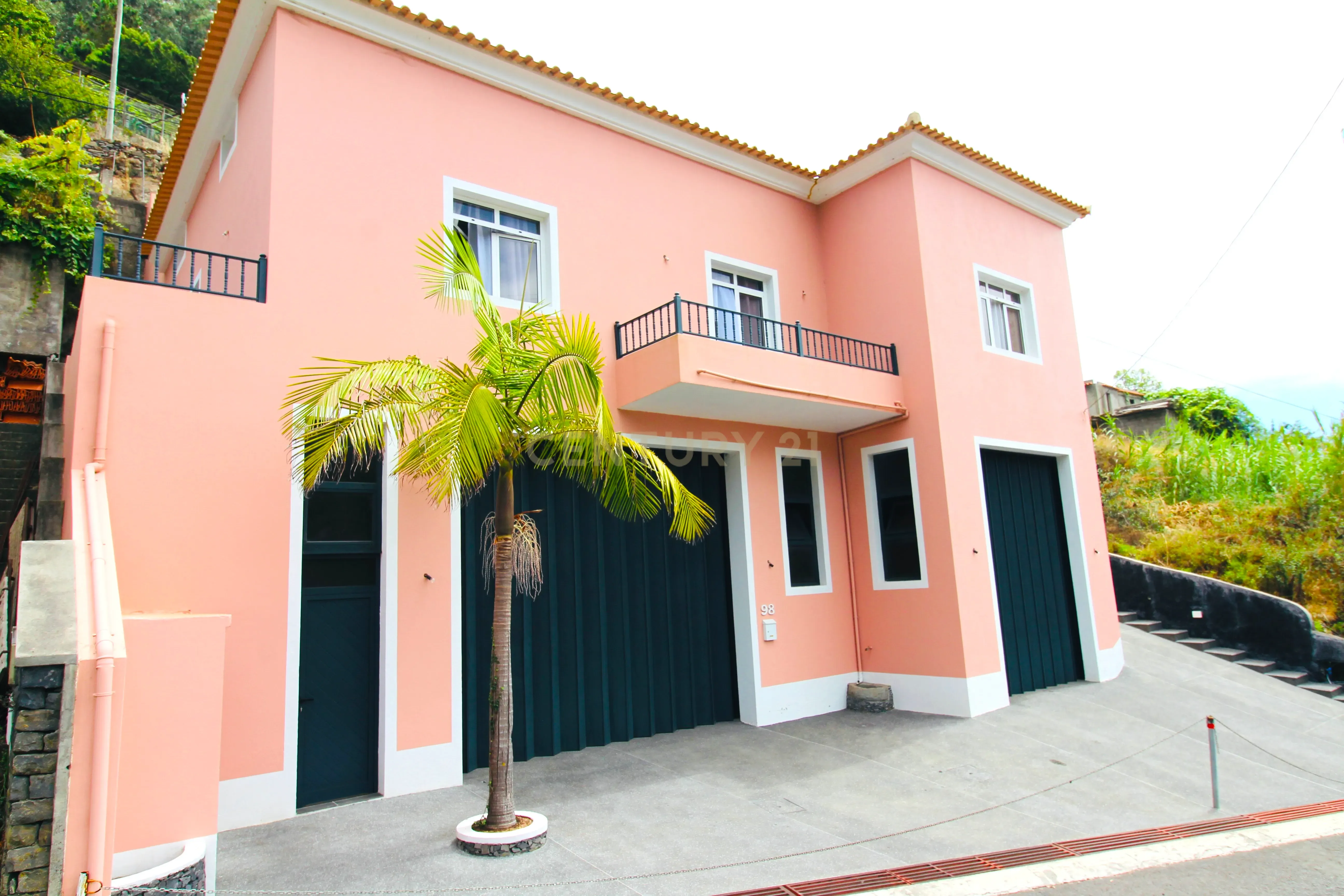 Moradia T4 - Campanario - Ribeira Brava - Image 1