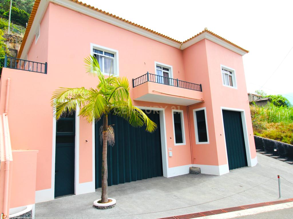Moradia T4 - Campanario - Ribeira Brava - Image 1