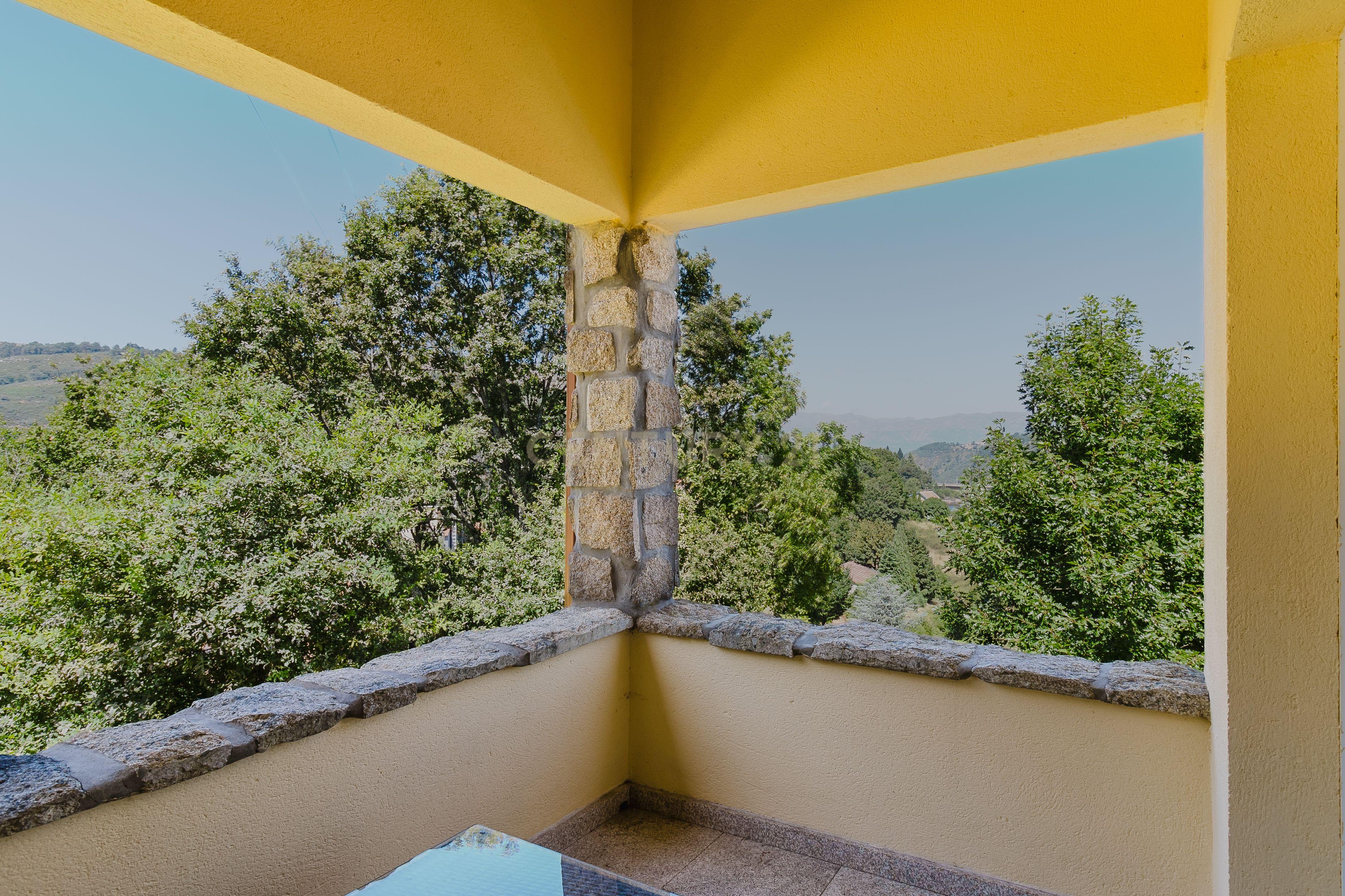 Casa Exuberante T4 com Piscina e Jacuzzi junto ao Rio na zona do Gerês - Image 43