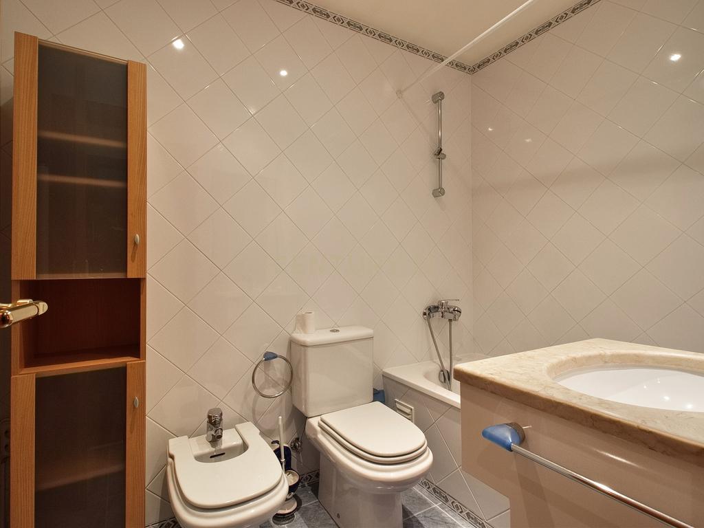 Apartamento T2 Mobilado, com Suíte, Varanda e Elevador em Caparide – São Domingos de Rana - Image 8