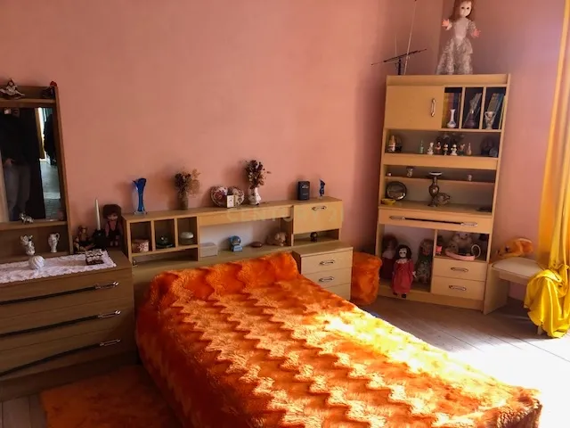 Moradia de três pisos com amplas divisões e excelente localização em Ranhados, Mêda. Para Venda - Image 3