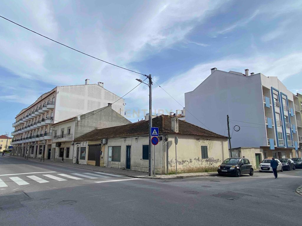 Pinhal Novo - Moradia c/ comércio p/ recuperar - 500m estação de comboio - Image 5