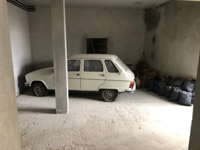 Moradia de três pisos com amplas divisões e excelente localização em Ranhados, Mêda. Para Venda - Image 19