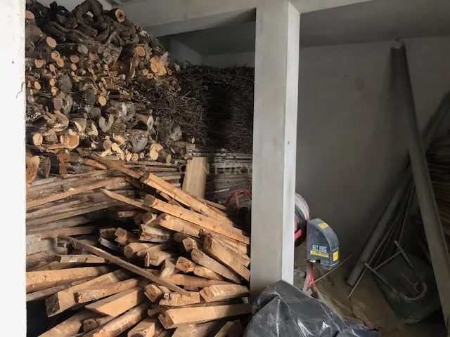 Moradia de três pisos com amplas divisões e excelente localização em Ranhados, Mêda. Para Venda - Image 20