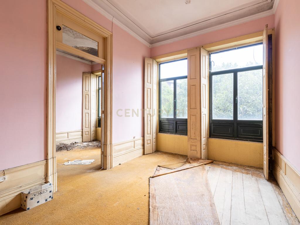 Prédio nas belas artes - Porto - Image 7