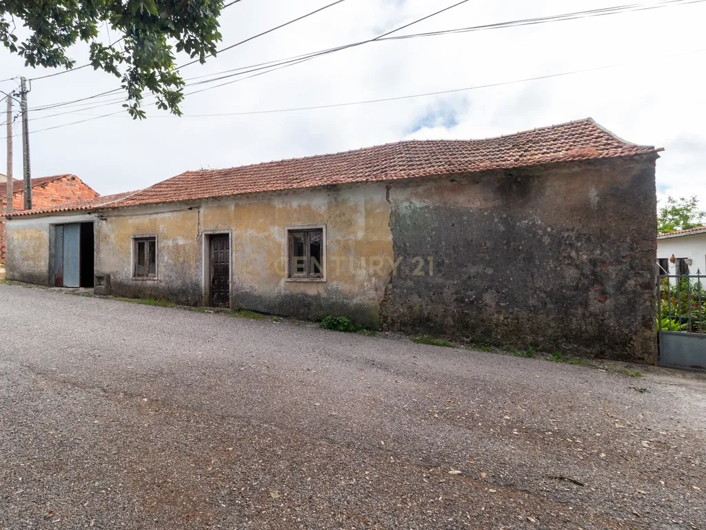 Moradia T2 com garagem e Terreno - Image 16