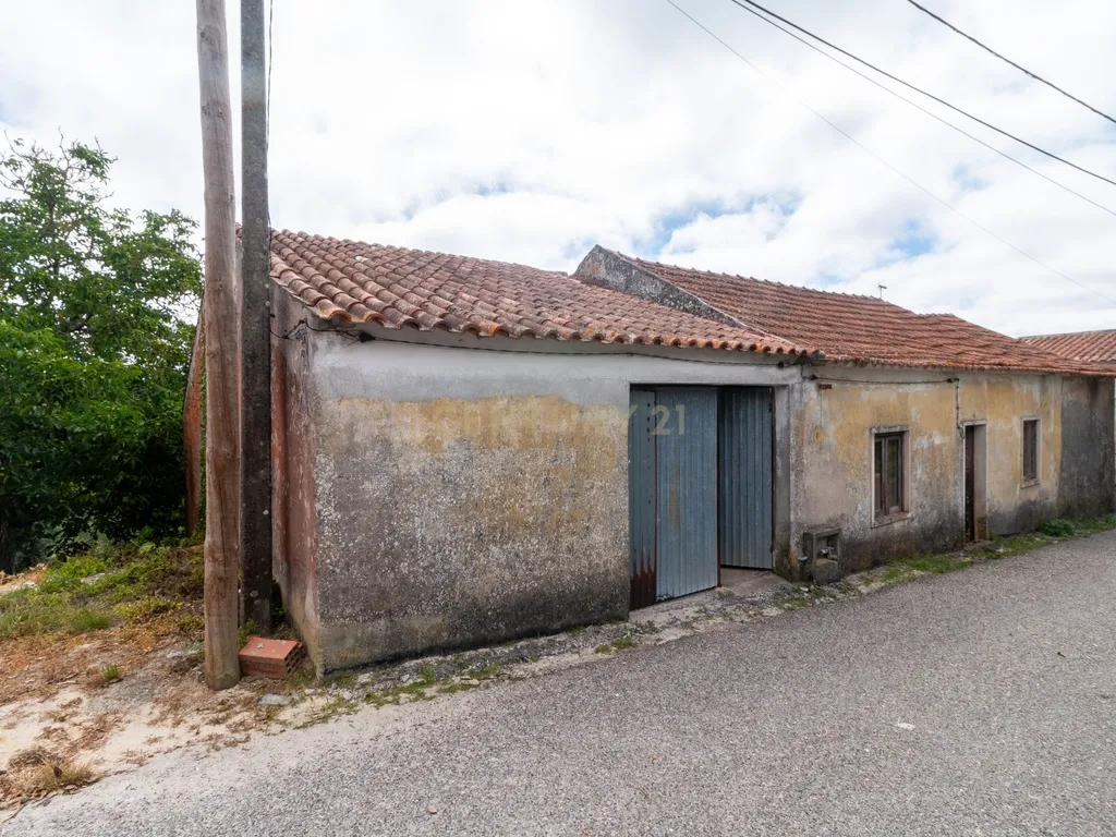 Moradia T2 com garagem e Terreno - Image 23