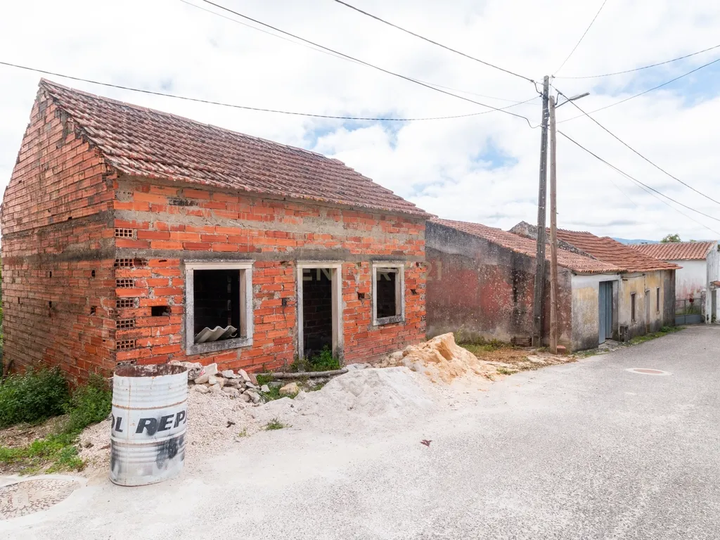 Moradia T2 com garagem e Terreno - Image 21