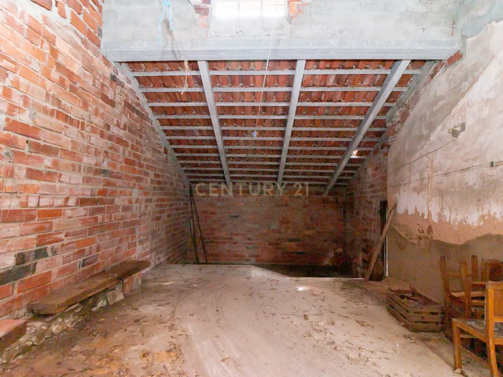 Moradia T2 com garagem e Terreno - Image 17