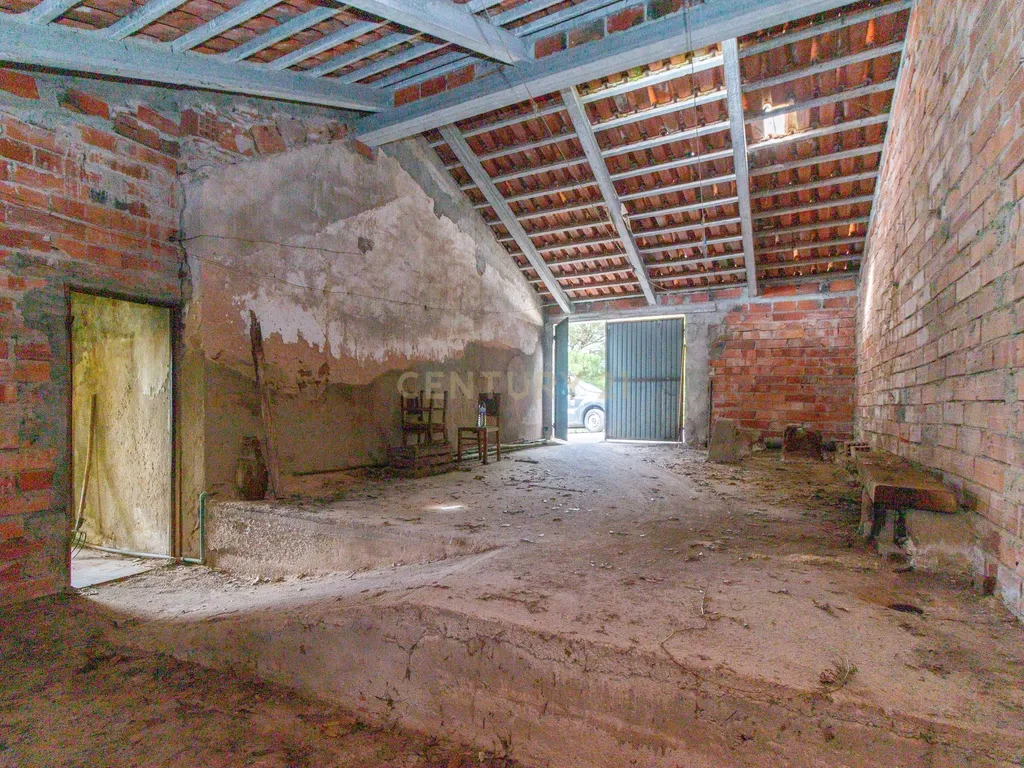 Moradia T2 com garagem e Terreno - Image 3