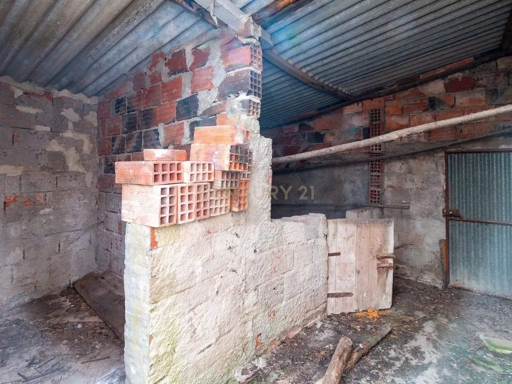 Moradia T2 com garagem e Terreno - Image 19