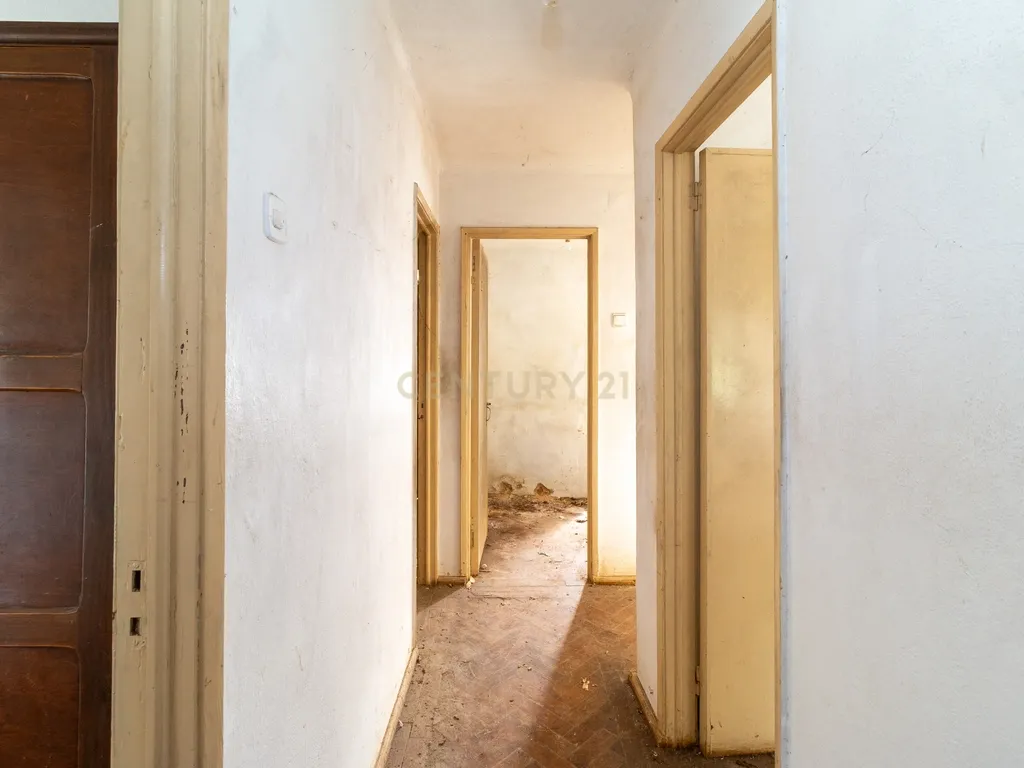 Moradia T2 com garagem e Terreno - Image 5