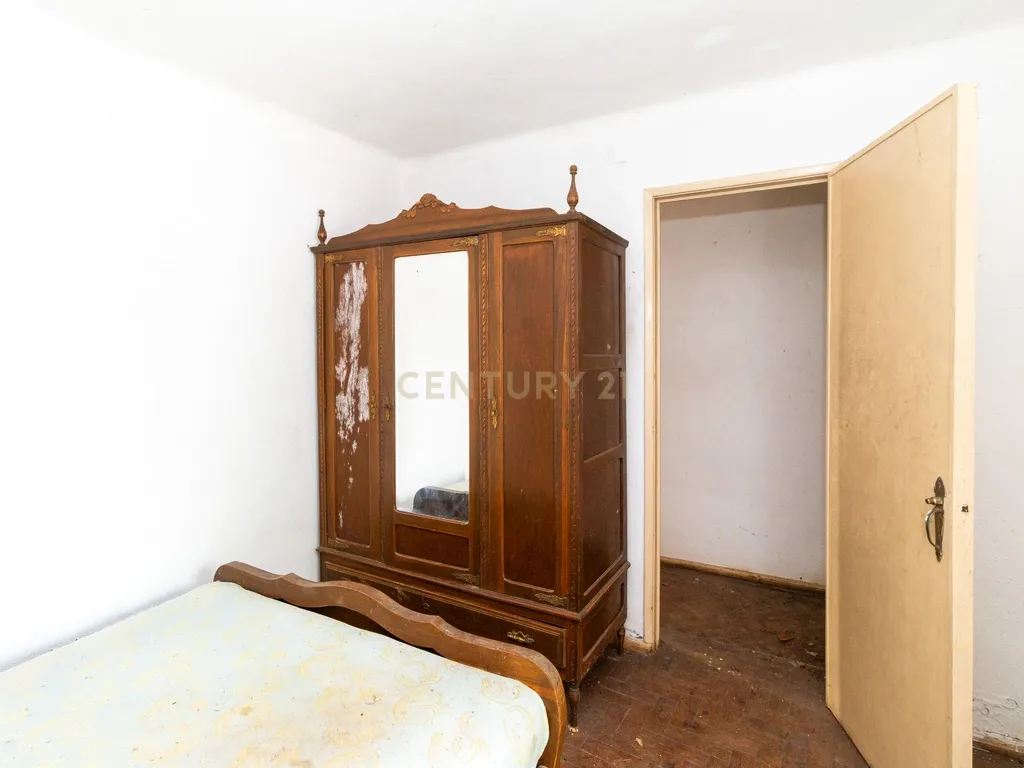 Moradia T2 com garagem e Terreno - Image 25