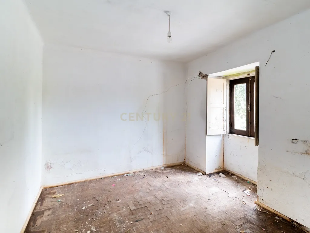 Moradia T2 com garagem e Terreno - Image 24