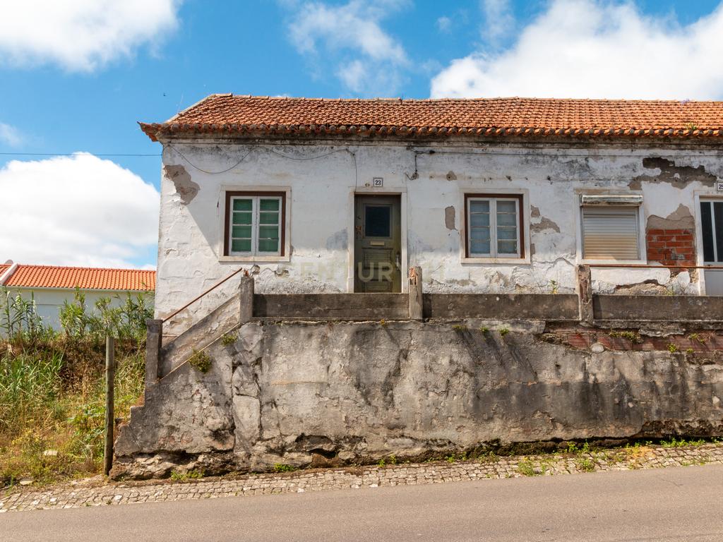 Moradia T2 Geminada com Terreno Urbano - Image 16