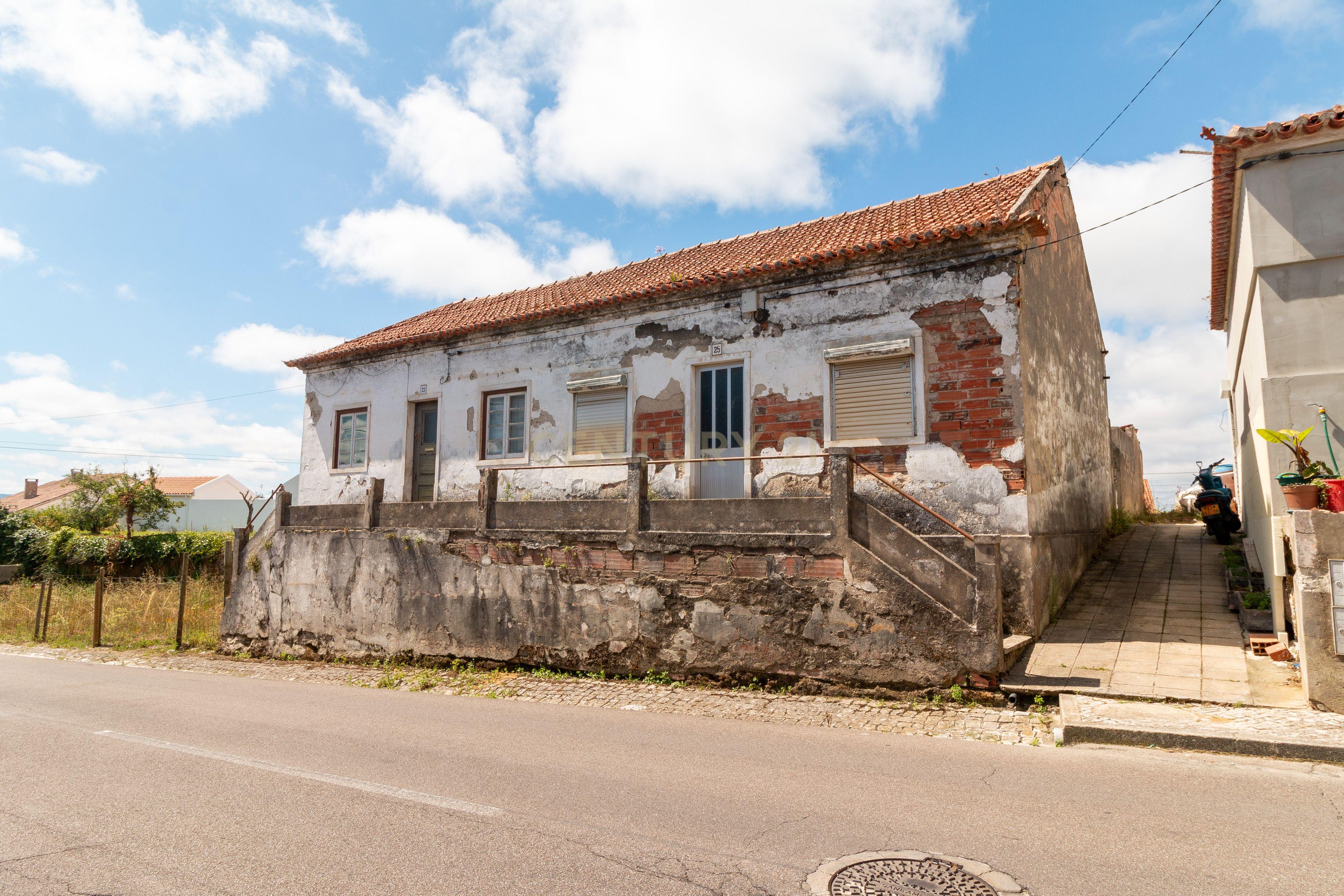 Moradia T2 Geminada com Terreno Urbano - Image 11